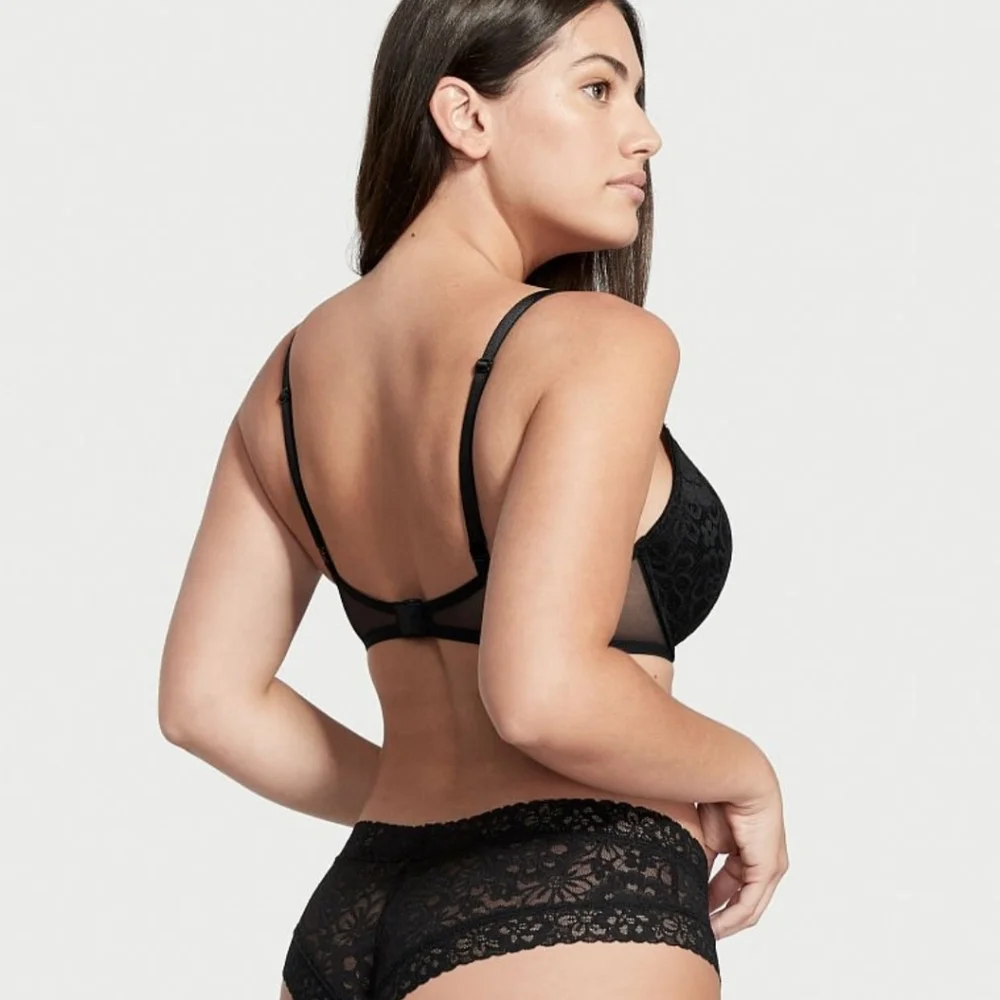 Victoria secret Lightly-lined demi bra size 40C NWT